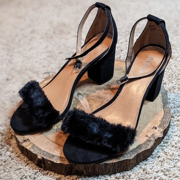 HOLIDAY Sexy Suede & Faux Fur Heel with Ankle Strap Sliver Buckle EUC! SZ 8.5 - Picture 1 of 11
